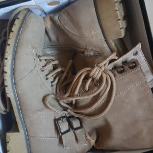 Bottines beiges abimées