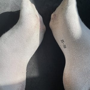 Mes chaussettes bien sales et odorantes portĂ©es 5 jours dâaffilĂ©e. đ