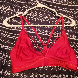 Sous vêtements haut rouge