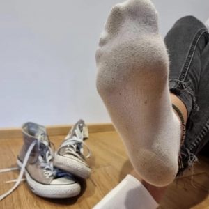 Mes chausettes porte 7 jours dans mes converse odeur de mes pieds garantie 😋