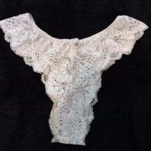 Tanga en dentelle blanche