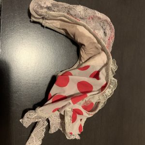 Je viens de rentrer d’une journée éreintante avec des clients tous aussi triste les uns que les autres, je me suis caressée juste avant de rentrée chez moi elle est encore toute chaude