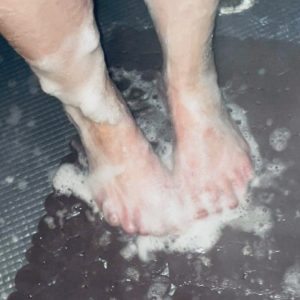 Vidéo de mes pieds sous la douche