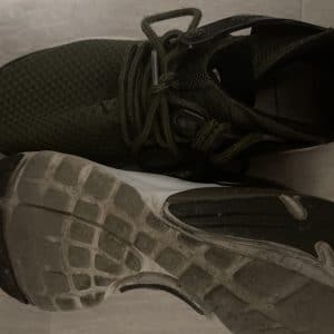 Paire de Chaussure et semelles sales