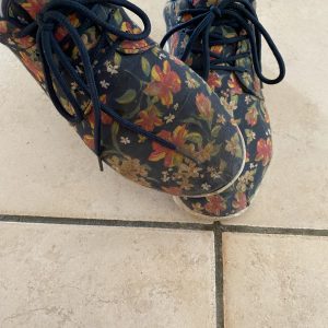 Chaussures portées pendant une longue période ( bien odorantes )