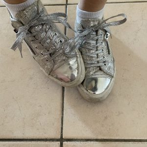 Chaussures portées ( très odorantes)