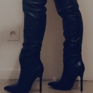 Lécher mes cuissardes