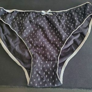 Culotte noire à petits motifs