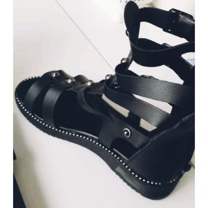 Photos de mes pieds dans ces spartiatres