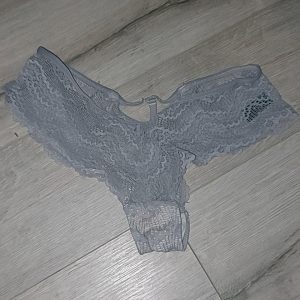 Petite culotte souillé et odorante