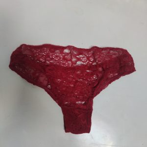 Vieille petite culotte rouge, porté toute une journée