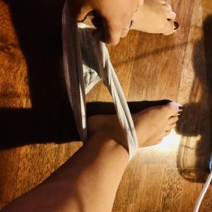 Culotte a envie !!! J’attends vos demandes humides 💦💧💦 !!! N’hésitez pas à me contacter je ferais de mon mieux pour vous régaler !! 🍑💦🍑