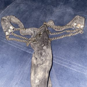 String dominatrice cuir/chaine