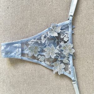 Petit string de couleur bleu