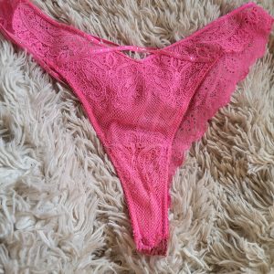 String porté 2 jours pendant les règles (oups il est taché) 🥵