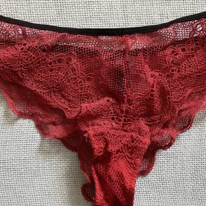 Culotte rouge jamais lavée