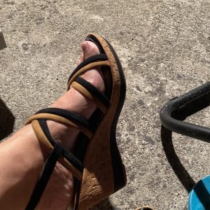 Pieds lanières et compensés