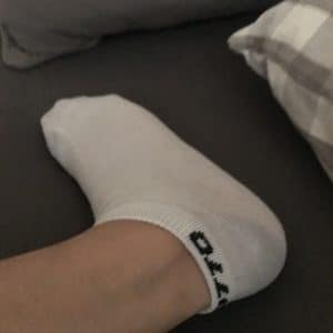 Chaussettes blanches portées
