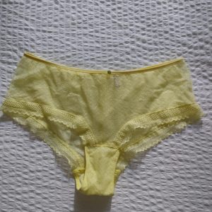 lot : culotte jaune et polaroid
