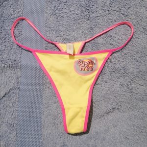 Vend string porté nombreux choix forme et couleur