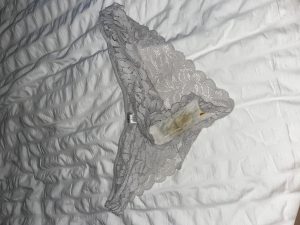 Culotte porté 48 heures avec trace de pertes blanche et fin de règles