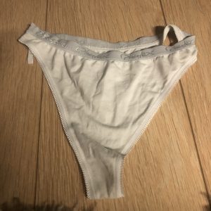 String blanc