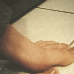 Vidéo de mes pieds avec un jouet au choix (gode, plug)👠👠