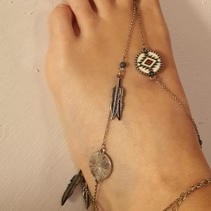 2 photos de pied avec bijou amérindien