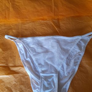 Ma petite culotte dentelle salie