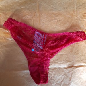 String Dentelle souillé Rouge