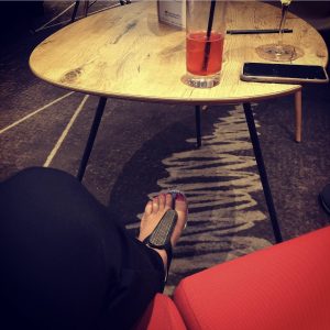 Fétichiste des pieds couleur rose