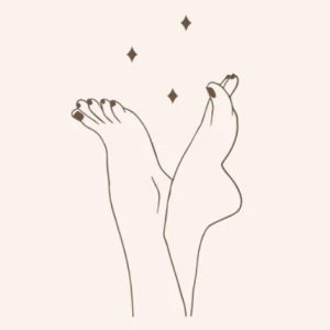 Photo de pieds, ongles noire