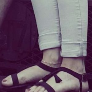Mes pieds sur un char militaire