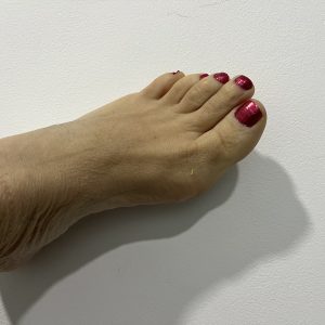 Pied gauche sur mur