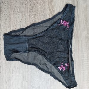Mon tanga transparent souillés