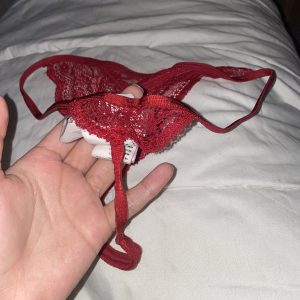 Petite culotte en dentelle déjà porté je me suis touché avec