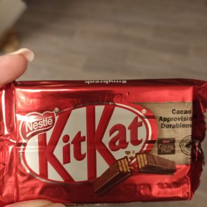 vidéo de kit-kat dans mes fesses