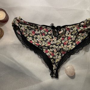 Culotte souillée de 48h, portée pendant une séance de yoga