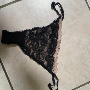 Plusieurs string dispo me contacter pour me dire ce que vous voulez que je fassent avec