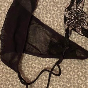 String sale porter trois jours sexe avec