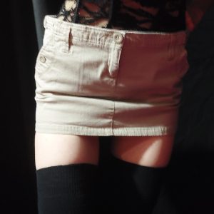 👀 Viens voir sous ma jupe ! HOT 🔥