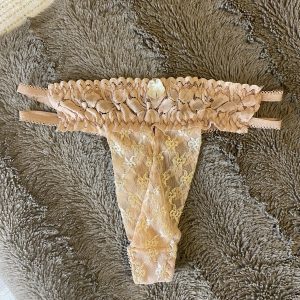 String dentelle ouvert à lavant 24h🌹