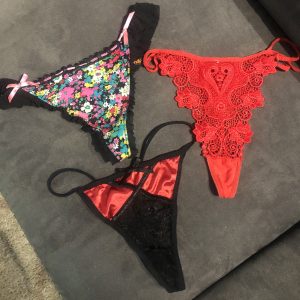 String et tanga prêt à l’emploi,à vos commandes