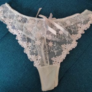 string porté en sodomie ou vaginal