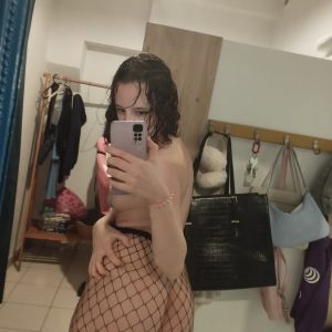 Lot de nude avec un bas résille ;)