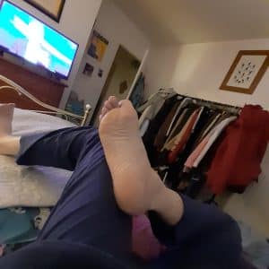 SOUS MON PIED