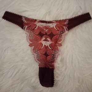 Mon string noeud rouge