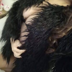Ma veste noire à poils longs synthétique