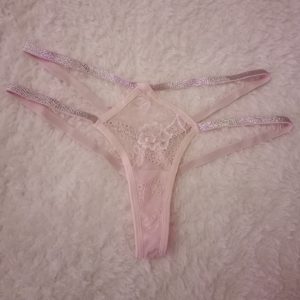 Joli string rose très sexy porté 3 jours