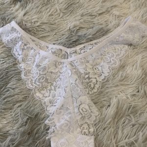 Tanga en dentelle blanche